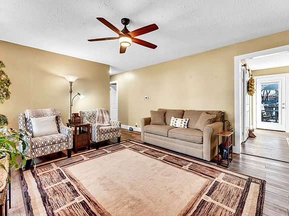 5th image of 708 W Glenwood Street