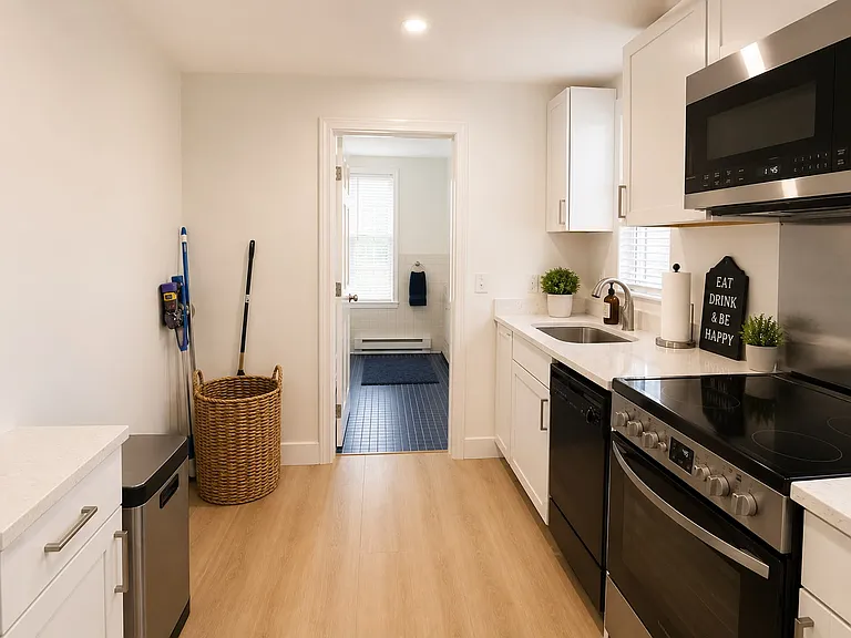 568 Main St #3 — Photo 9