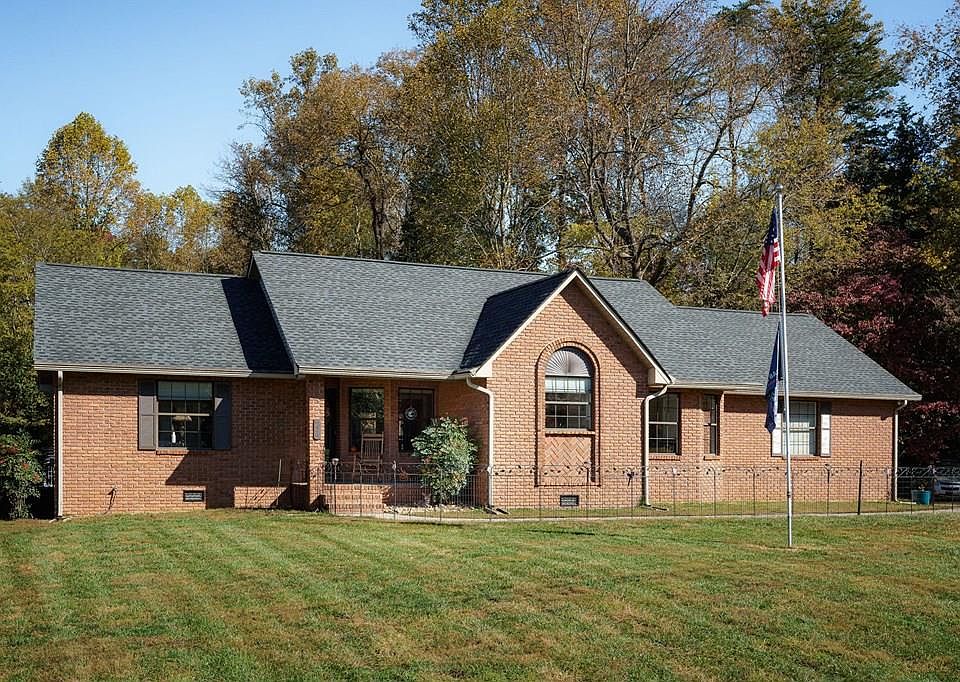 1st image of 236 Stratford Dr