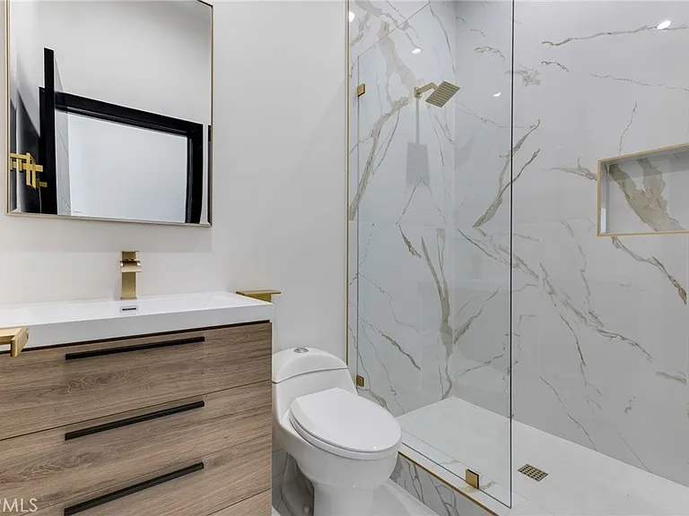 6208 Beeman Ave — Photo 15