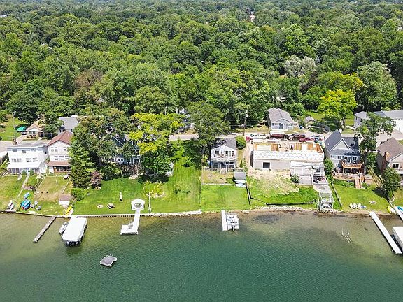 3rd image of 405 Lake View Dr