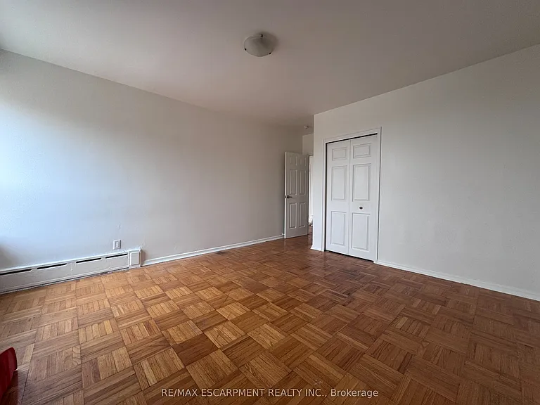 325A James St S #405 — Photo 6