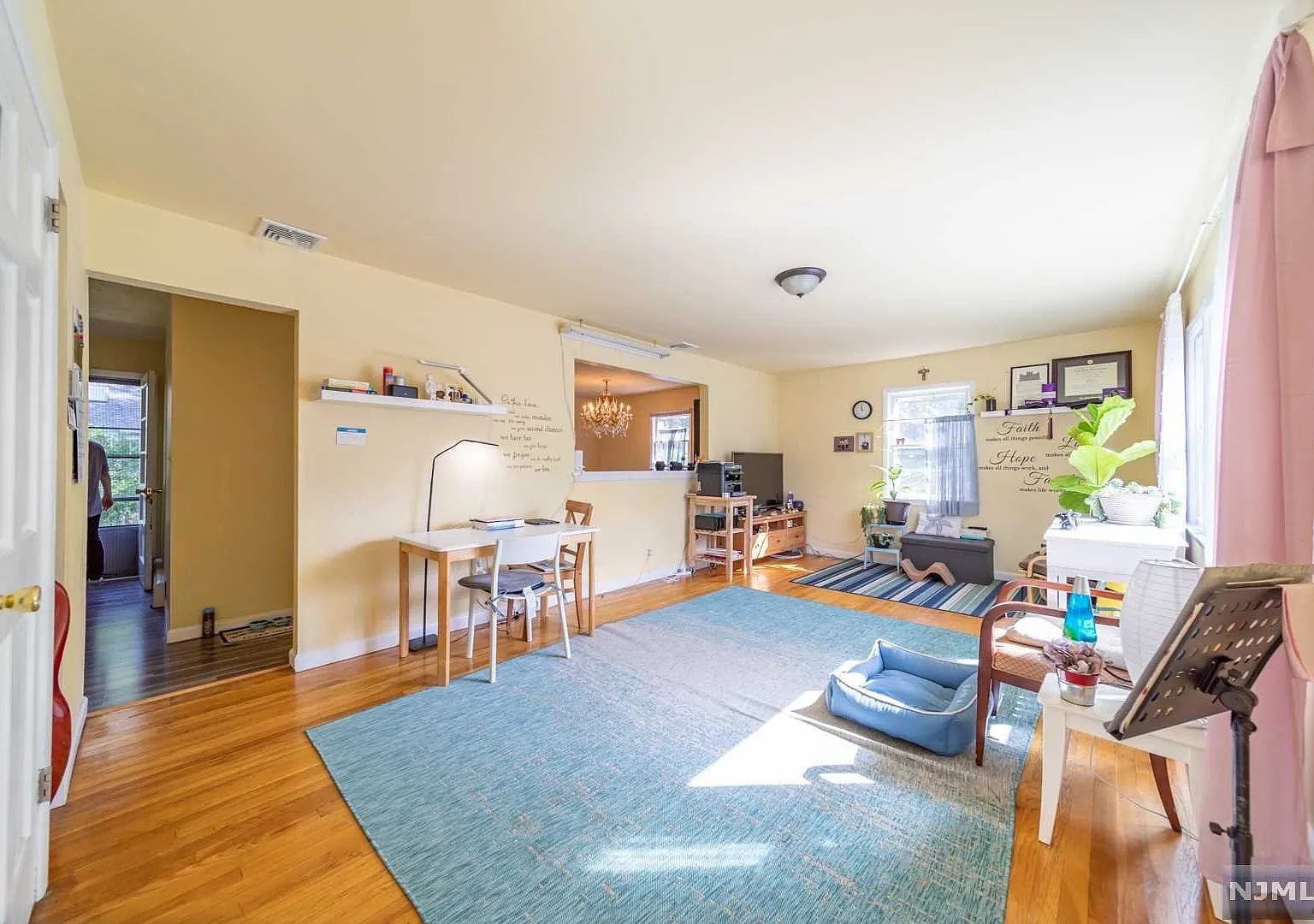 3 bed, 1.5 bath, $3,900 — Photo 2