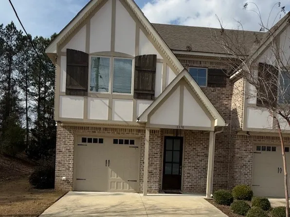 1376 S Donahue Dr #1, Auburn, AL 36832