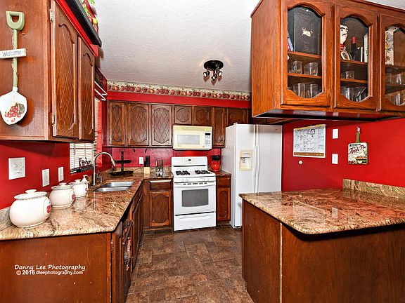 5th image of 224 N Scenic Dr W
