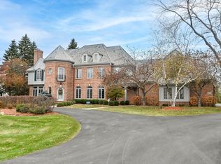 10517 N Pine Ridge Dr, Mequon, WI 53092