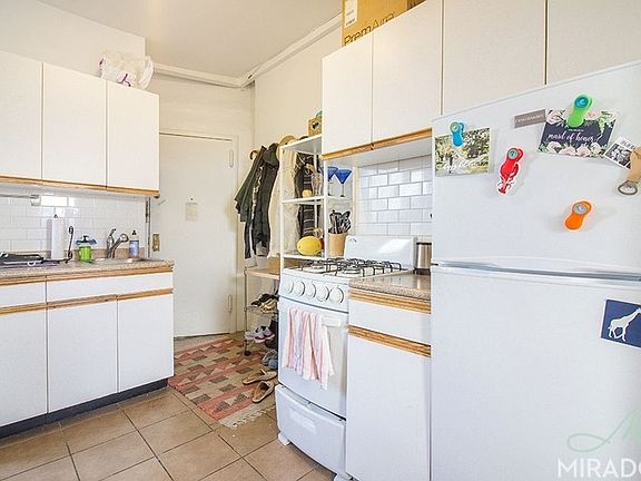3rd image of 325 Bleecker St APT 17