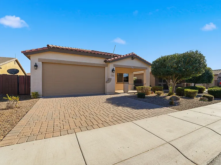 371 W Flame Tree Ave — Photo 2