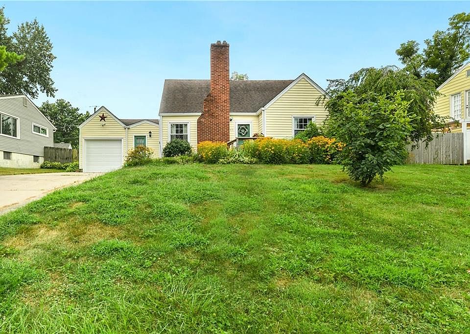 1st image of 415 NE Moreland Dr