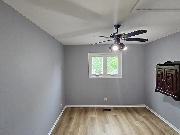 121 Hampton Ave — Photo 24