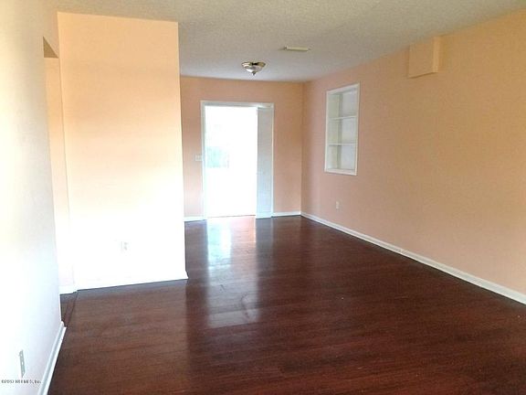 2nd image of 5967 Theed St