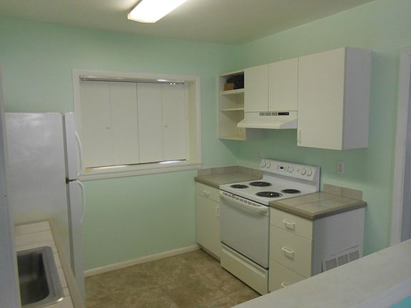 kitchen with appliances