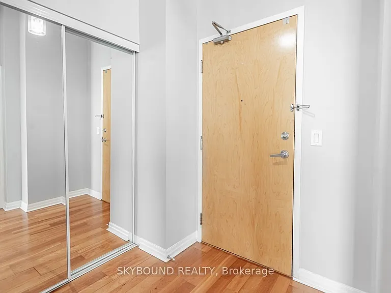 220 Burnhamthorpe Rd W #3202 — Photo 3