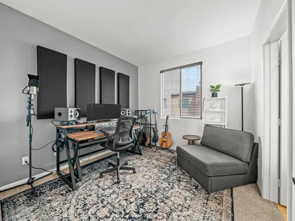 300 Tesoro Gln Unit 101, Escondido, CA 92025