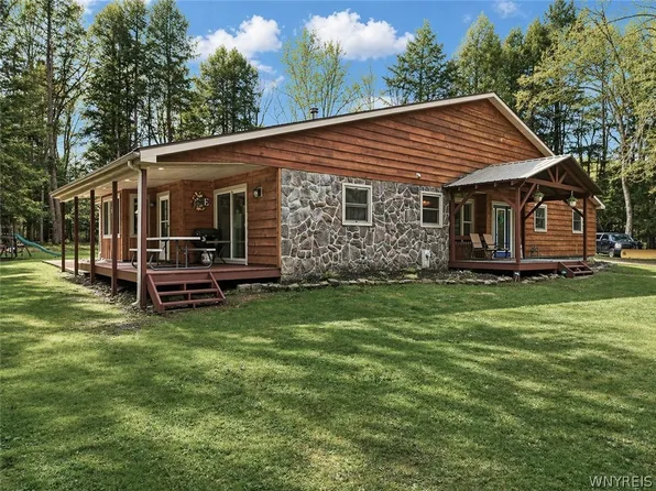 6921 Woodland Dr, Great Valley, NY 14741