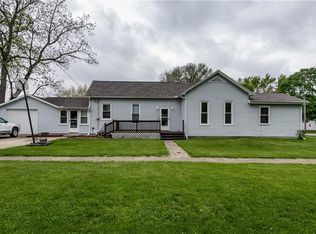 229 N Locust St, Maroa, IL 61756