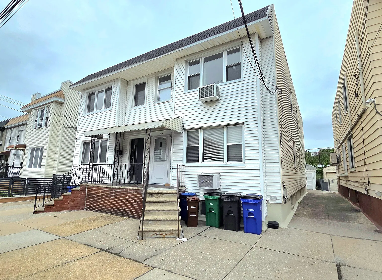 3 bed, 1100 sqft, $3,200 — Photo 1