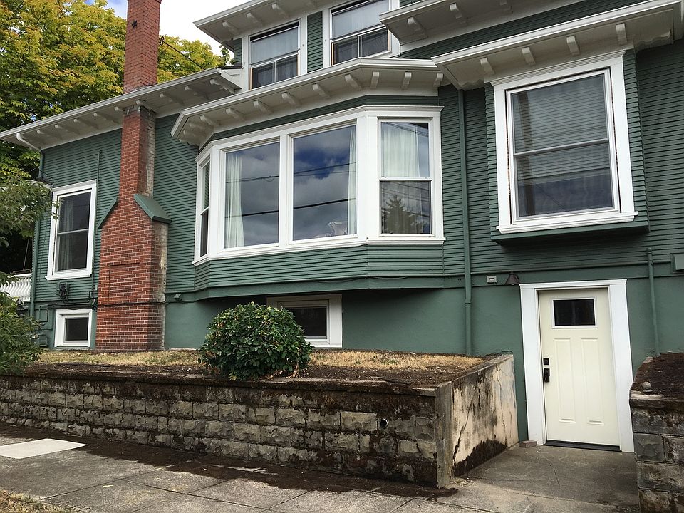 1st image of 204-206 NE Wygant St #204-B