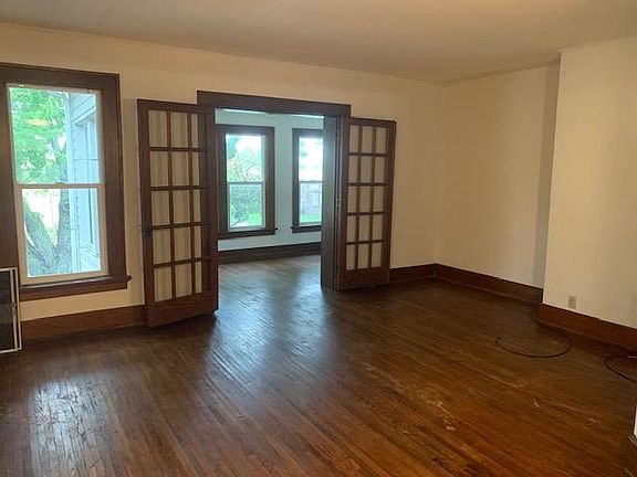 3rd image of 361 N Grandview Ave