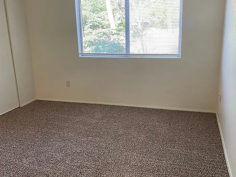 1124 Layton Rd — Photo 3