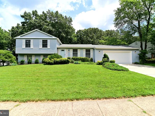 104 Silverleaf Ct, Sterling, VA 20164