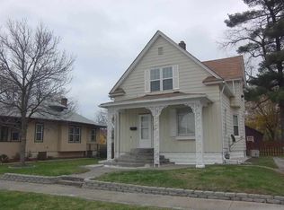 422 42nd St, Moline, IL 61265