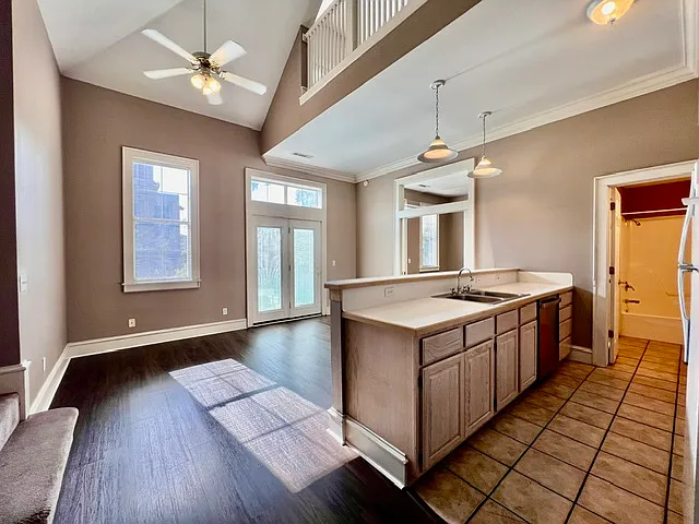 340 Campbell Ave #1 — Photo 2