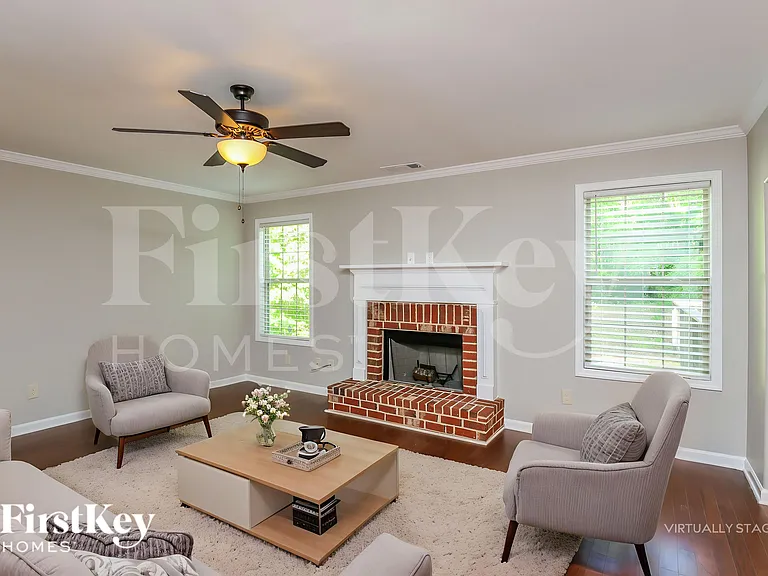 254 Cypress Pl — Photo 3