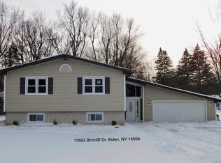 11693 Boncliff Dr, Alden, NY 14004