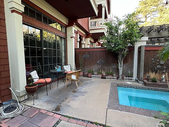 3rd image of 428 W Huntington Dr Unit 5