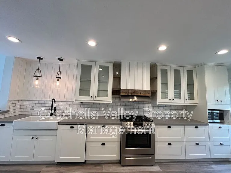 289 Vista Royale Cir W — Photo 29