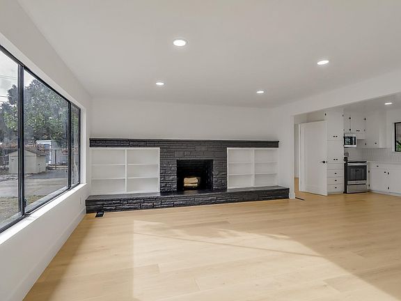 5th image of 1050 Rutherford Road