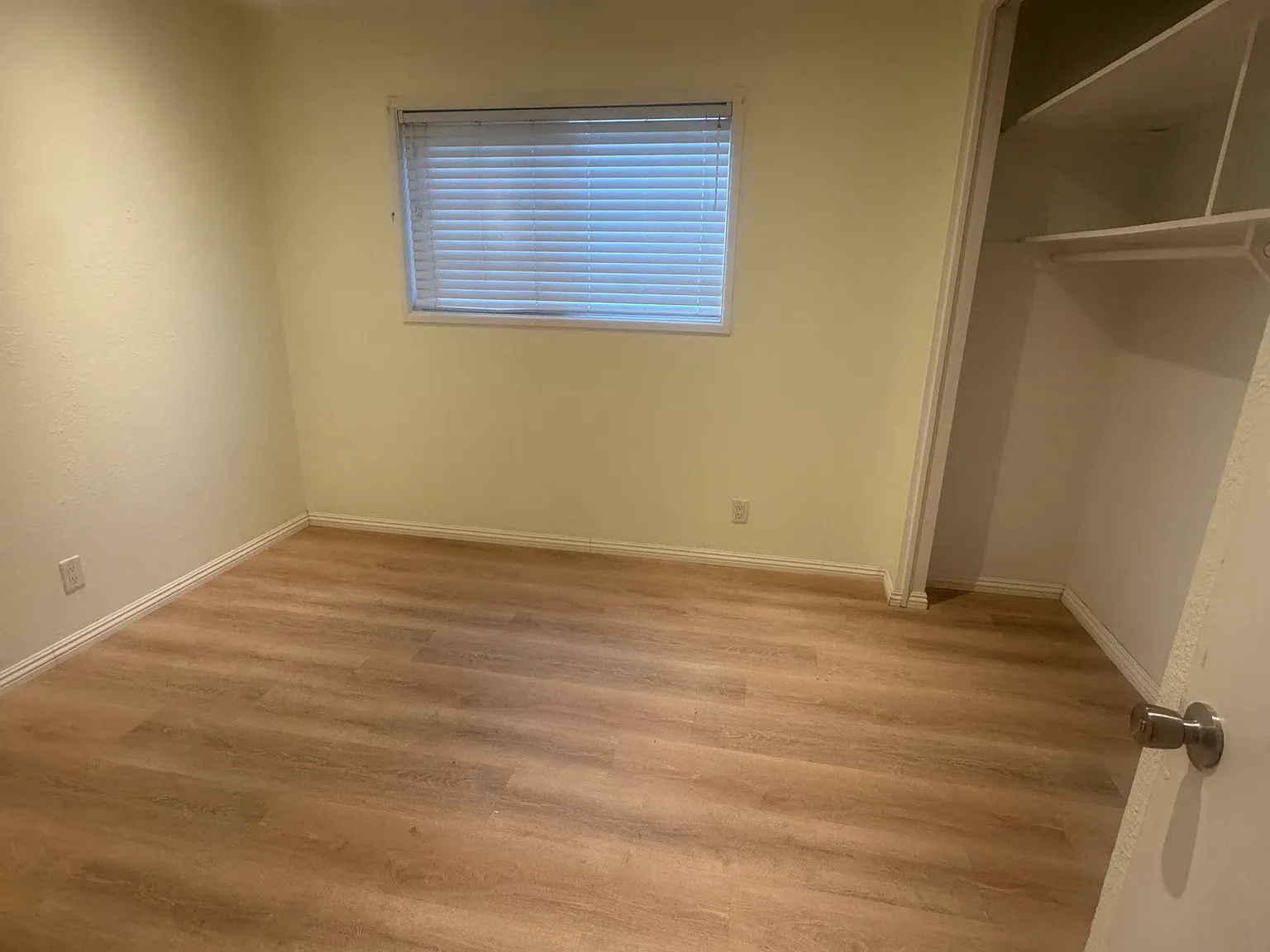 5 bed, 2025 sqft, $850 — Photo 4