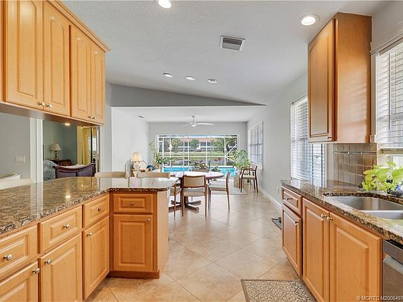 5th image of 107 Brier Cir