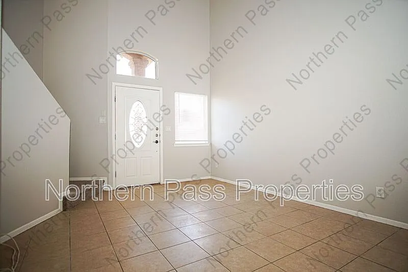 3 bed, 2.5 bath, 1328 sqft, $1,795 — Photo 4