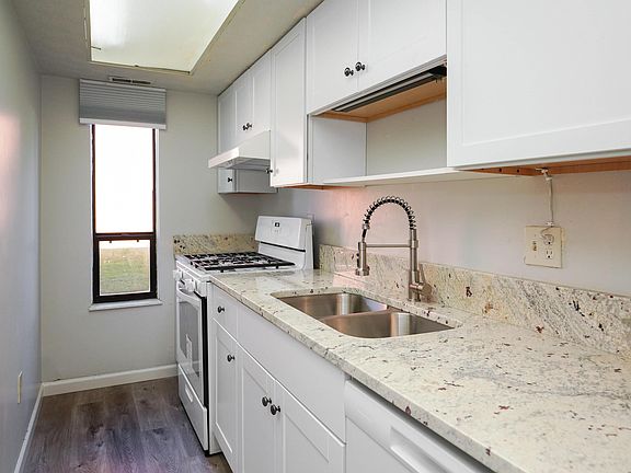 2nd image of 3 King Arthur Ct