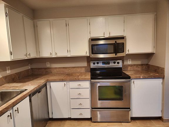 3rd image of 715 97th Dr NE