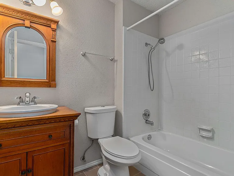 588 Lake Forest Dr — Photo 22