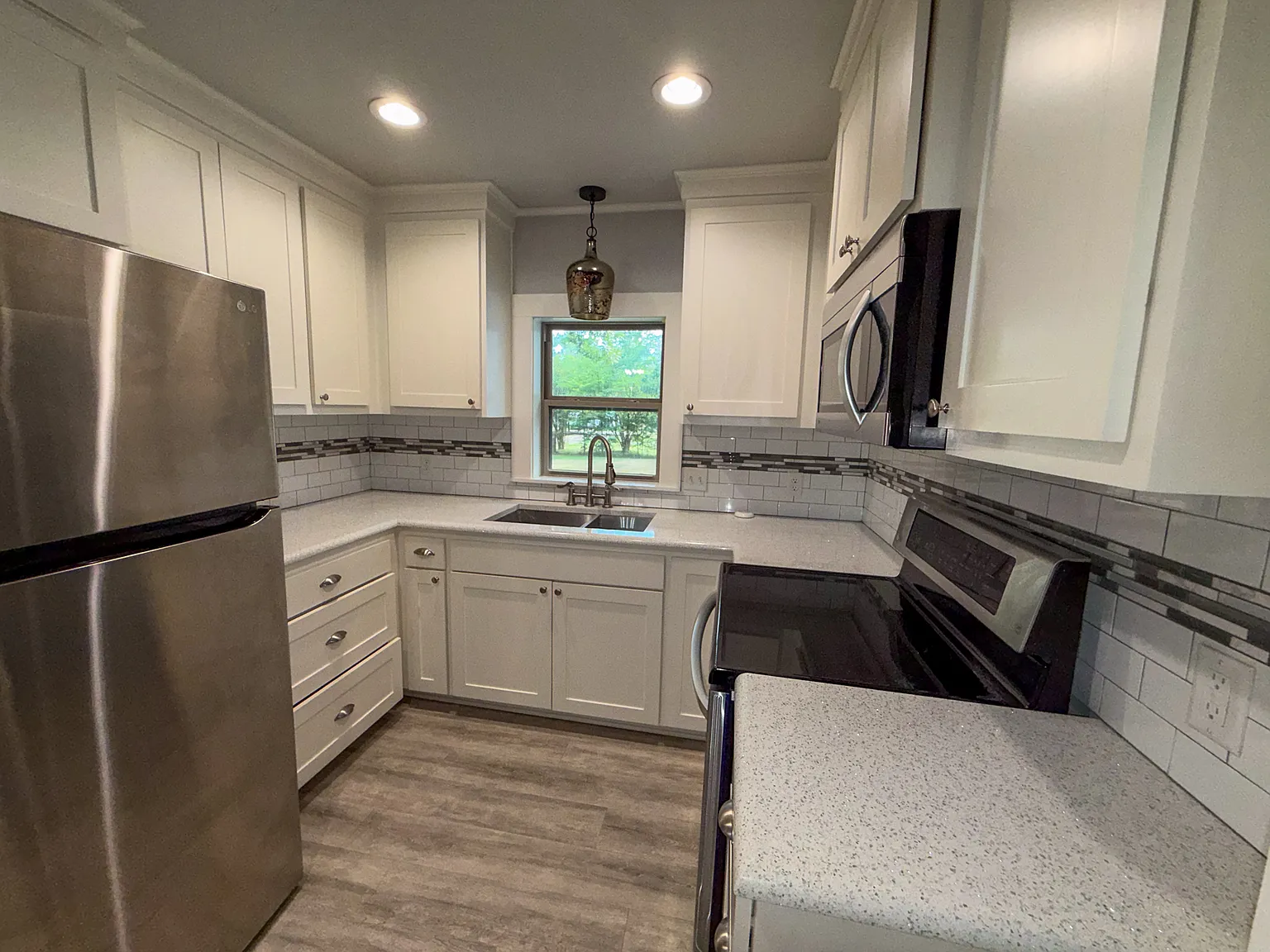 106 E Myrtle St — Photo 3