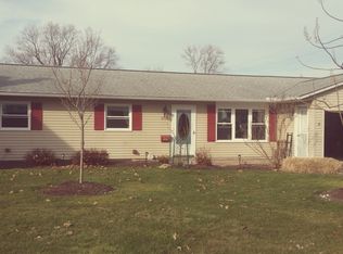 8967 Woodridge Ln, Mentor, OH 44060