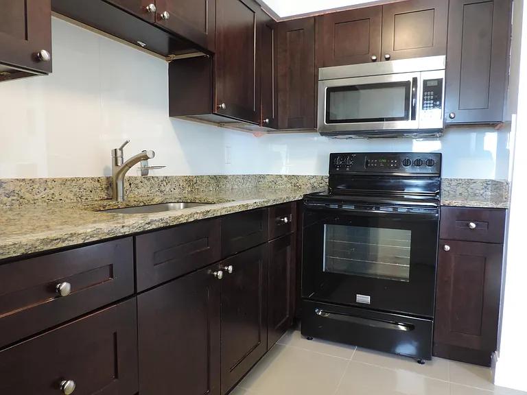 915 SE 22nd Ave — Photo 13
