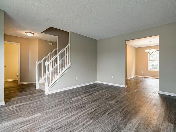 4th image of 330 Aylesbury Ct