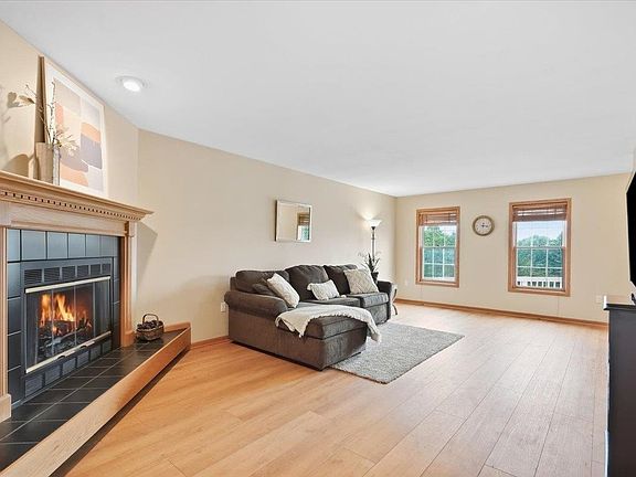 3rd image of 3222 Dorchester Way