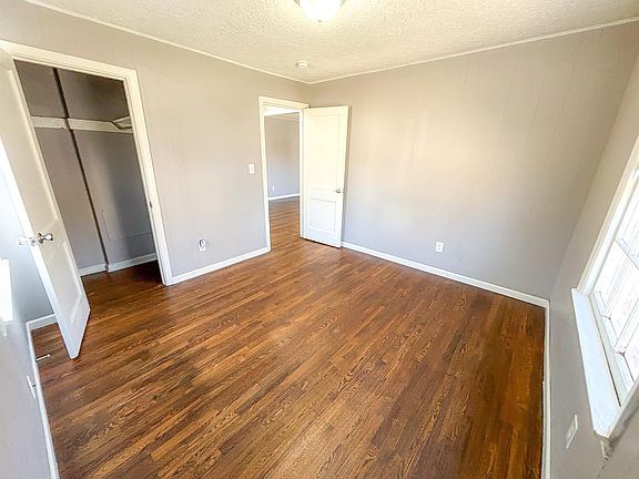 3rd image of 1521 W Merton St #10659359