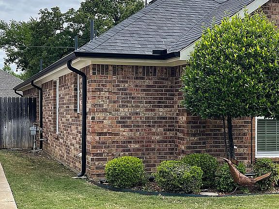 3rd image of 808 Flagstone Dr