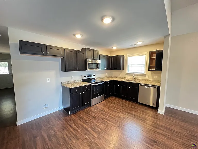 126 Jaybee Dr — Photo 3