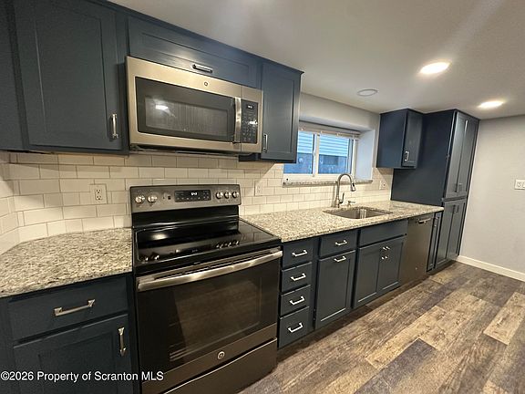 5th image of 611 Chestnut St