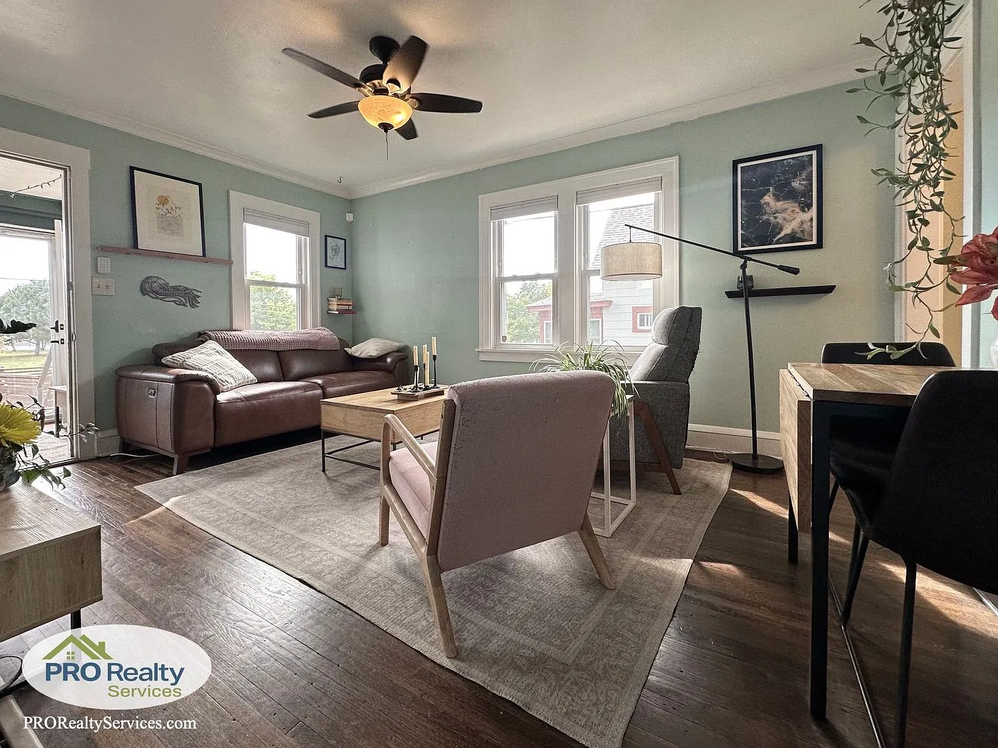 2 Bedroom Home in Northeast Minneapolis — Photo 2