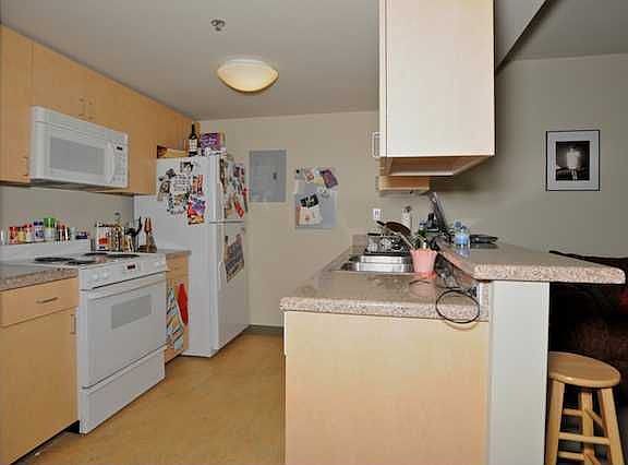 3rd image of 425 W Beech St Unit 425