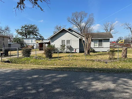 8921 Ramin St Photo 1